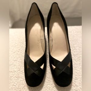 Vintage Givenchy Black Suede & leather heel pumps. Euro Size 39 (8.5 US)
